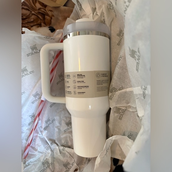 40 OZ STANLEY TUMBLER - MISTLETOE TWIST LIMITED EDITION RELEASE - Picture 2 of 5